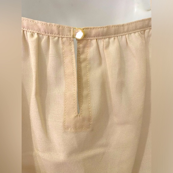 PRETTY CREAM CAMISOLE - Picture 3 of 5